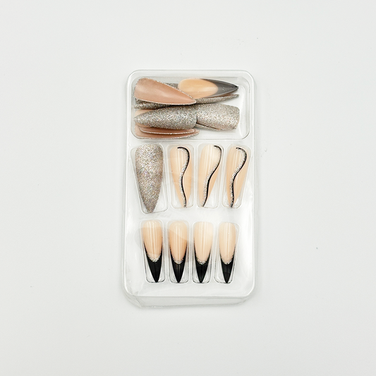 Beautiful Nail (Black & Silver) MUVAYA