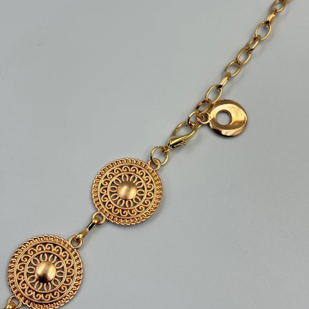 Arabic Style Pendant - MUVAYA