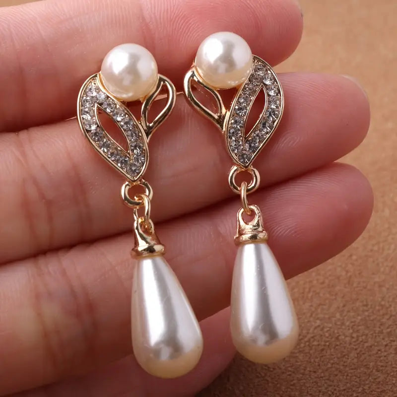 Three-Piece Jewelry Set with Golden Stud Earrings & Necklace MUVAYA