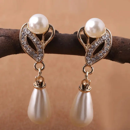 Three-Piece Jewelry Set with Golden Stud Earrings & Necklace MUVAYA