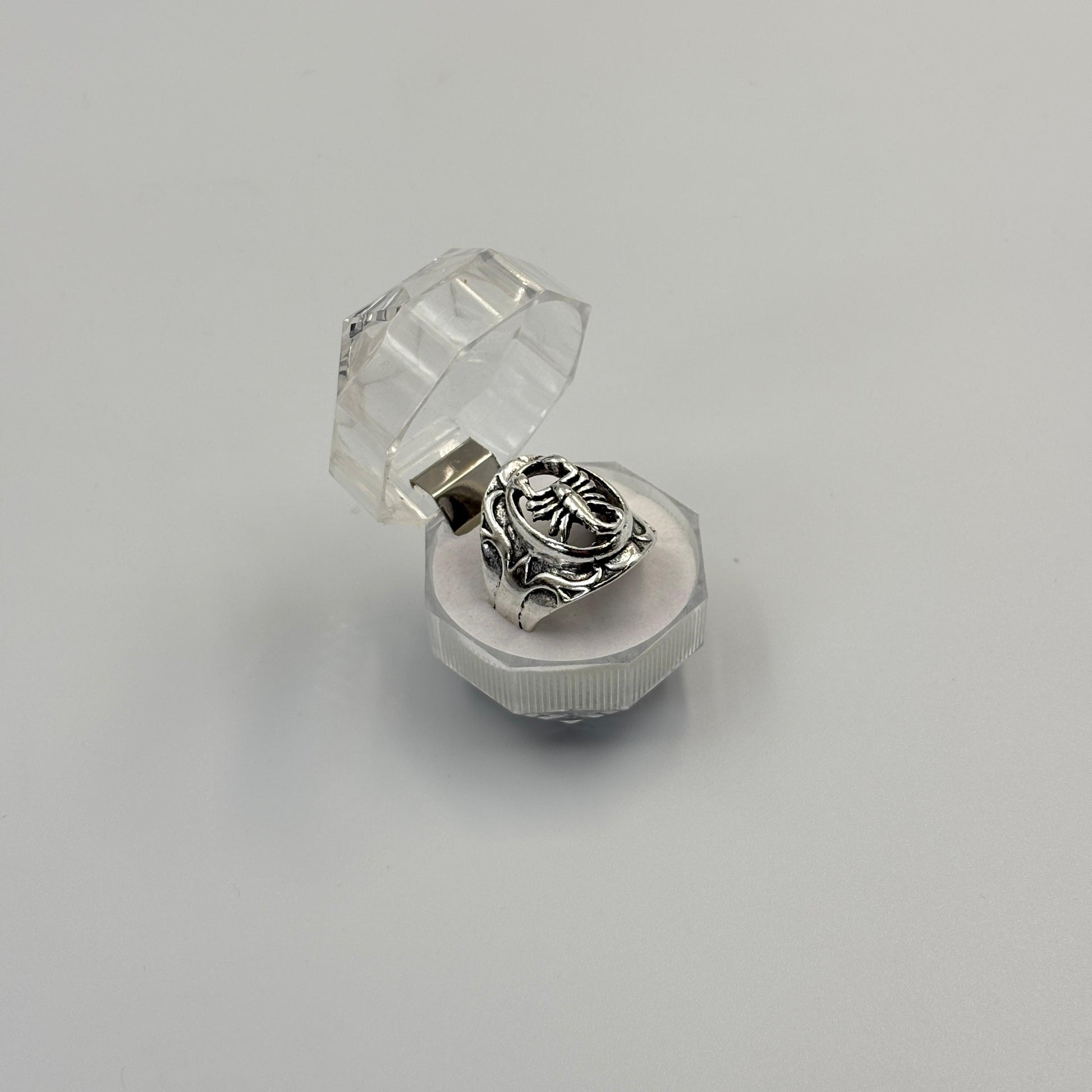 Classic Retro Geometric Patterned Punk Men'S Women'S Ring MUVAYA